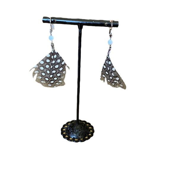 Claire's Feather Dangle Earrings Black & White - Picture 1 of 4